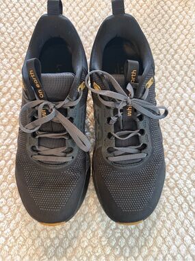 While on earth training shoes limited edition
